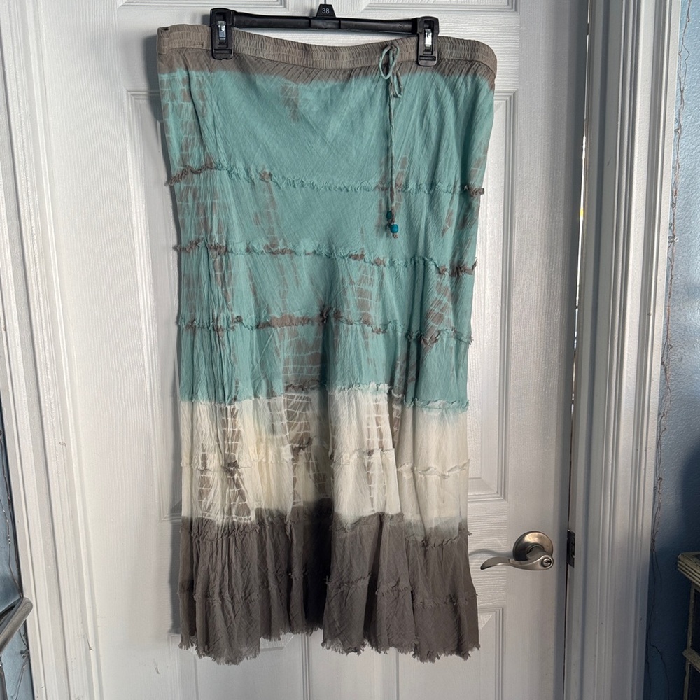 Chic Tiered Maxi Skirt in Blue and Cream